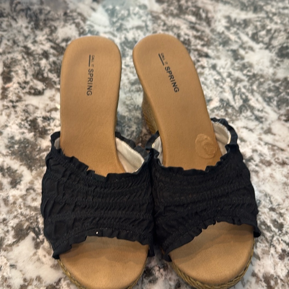 Spring brand size 9 black wedge sandal